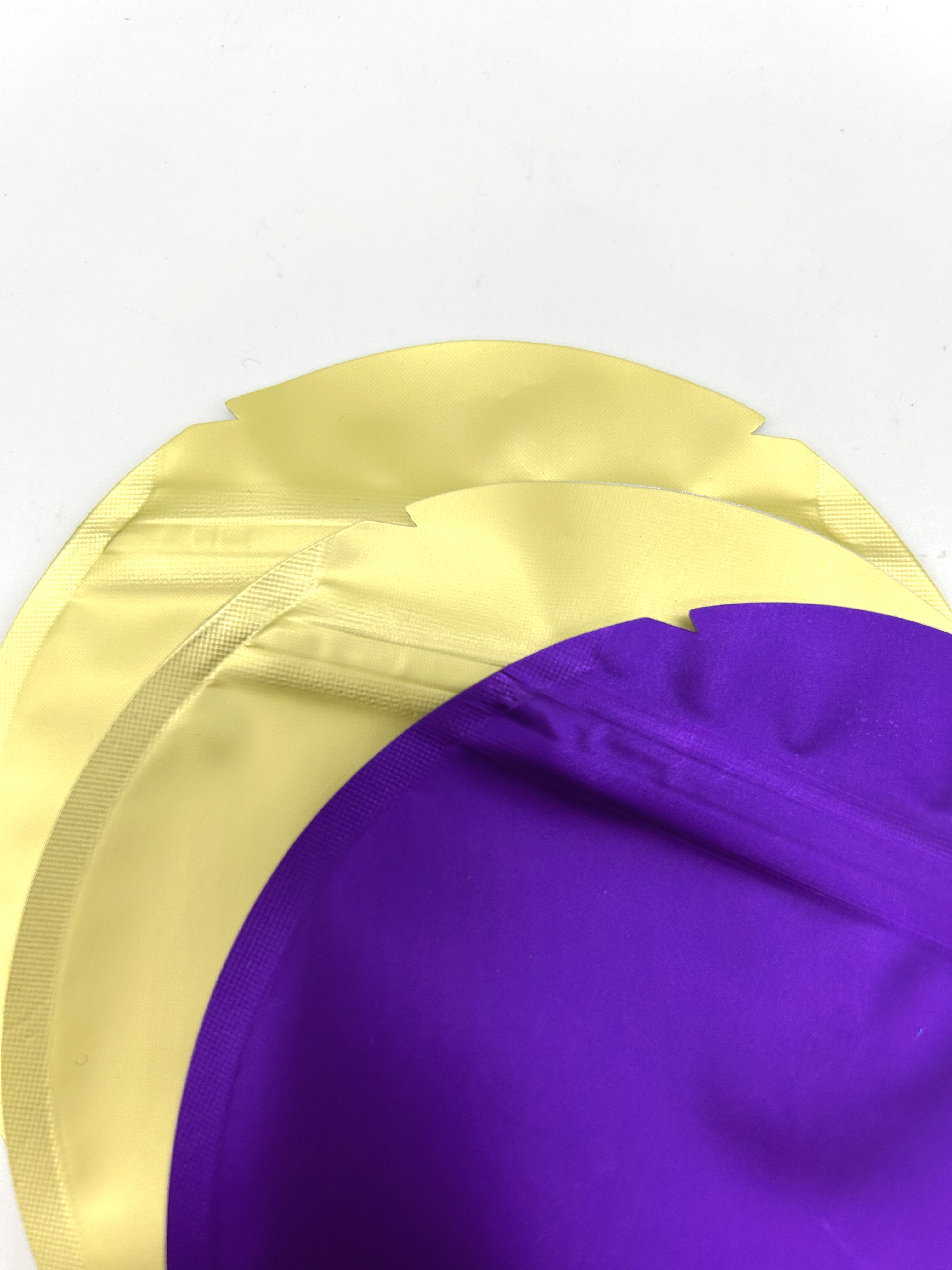 Impression personnalisée 5x5 pouces, sac d'emballage alimentaire découpé avec des matrices, anti-odeur, pochette ronde en plastique Mylar à fermeture éclair