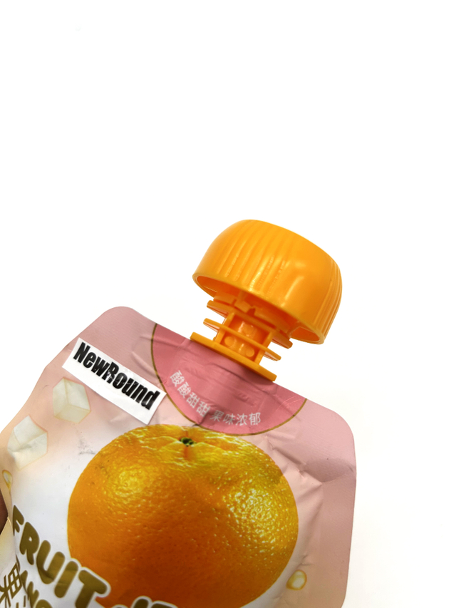 Emballage de gelée de jus de fruit en forme imprimée personnalisée, emballage de boisson avec bec en aluminium, pochettes liquides debout pour jus de fruit 