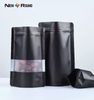 Tenez le sac en plastique alimentaire avec votre propre logo imprimant la pochette à fermeture éclair
