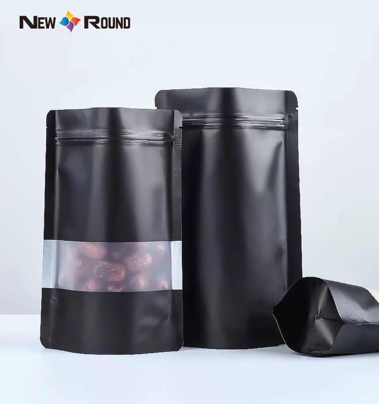 Tenez le sac en plastique alimentaire avec votre propre logo imprimant la pochette à fermeture éclair