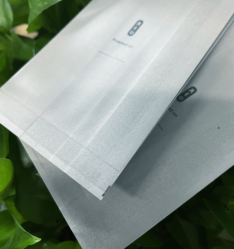 Le gousset latéral tient la poche zip-lock avec les sacs d'emballage de grain de café à fond plat de valve de tirette